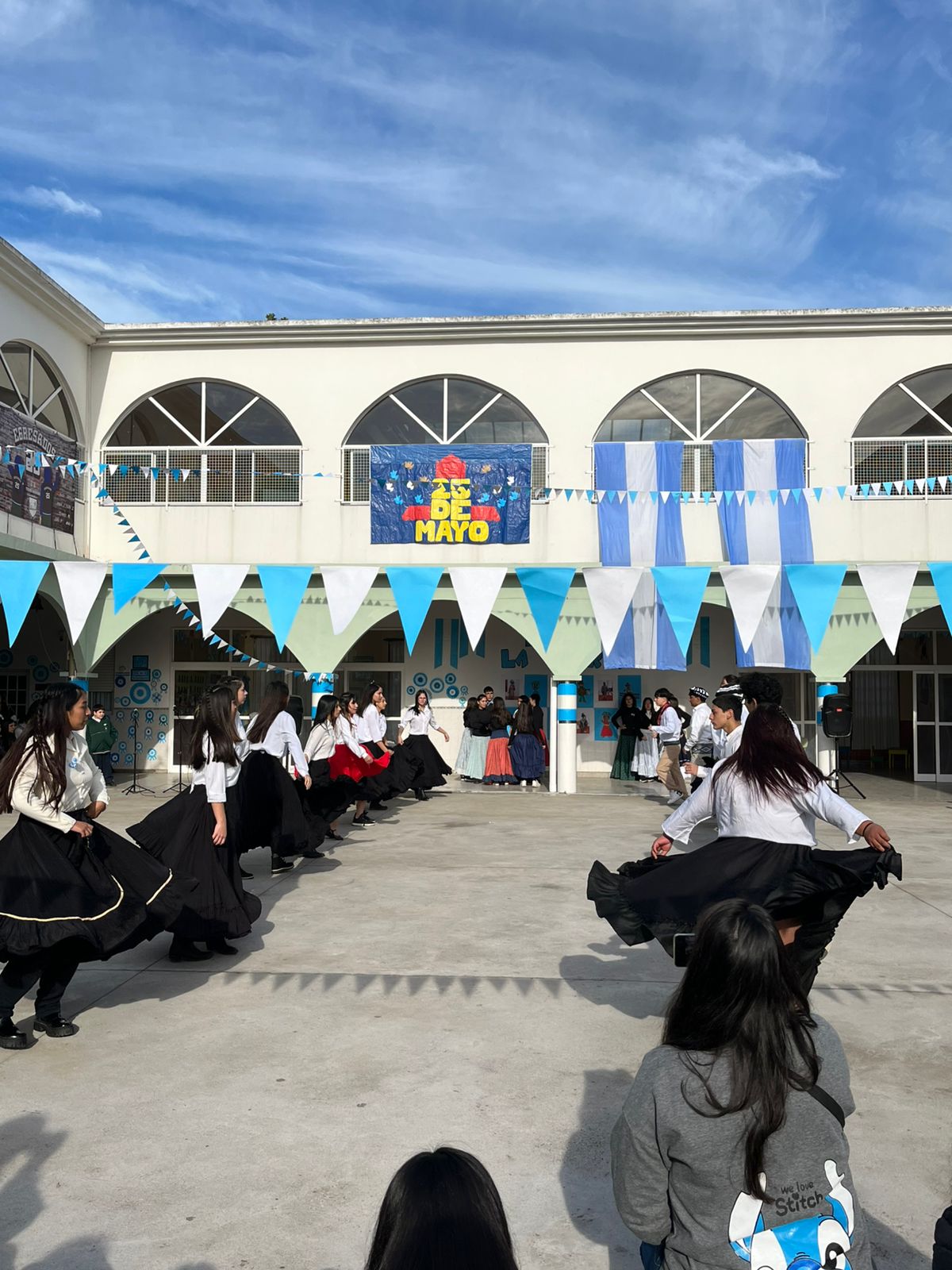 25 de Mayo en secundaria: una celebración llena de emoción